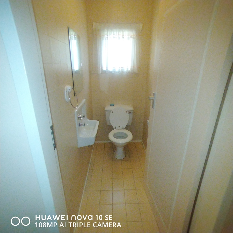 To Let 4 Bedroom Property for Rent in Bergsig Free State
